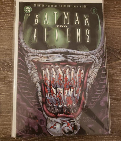 Batman / Aliens II,  Issue #3